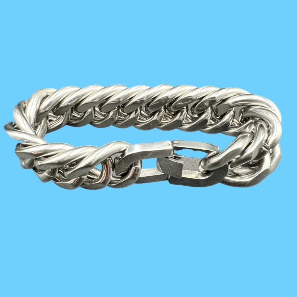 Unbranded bracelet measures